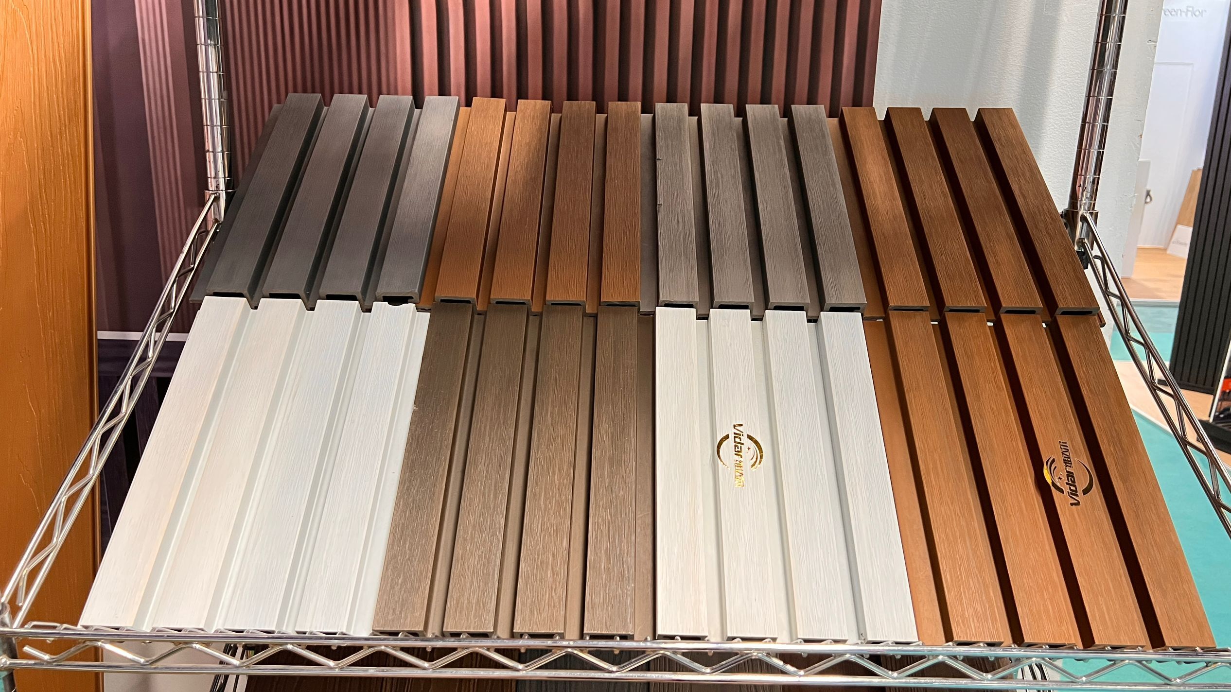 取り付けが簡単な白い WPC 壁パネル