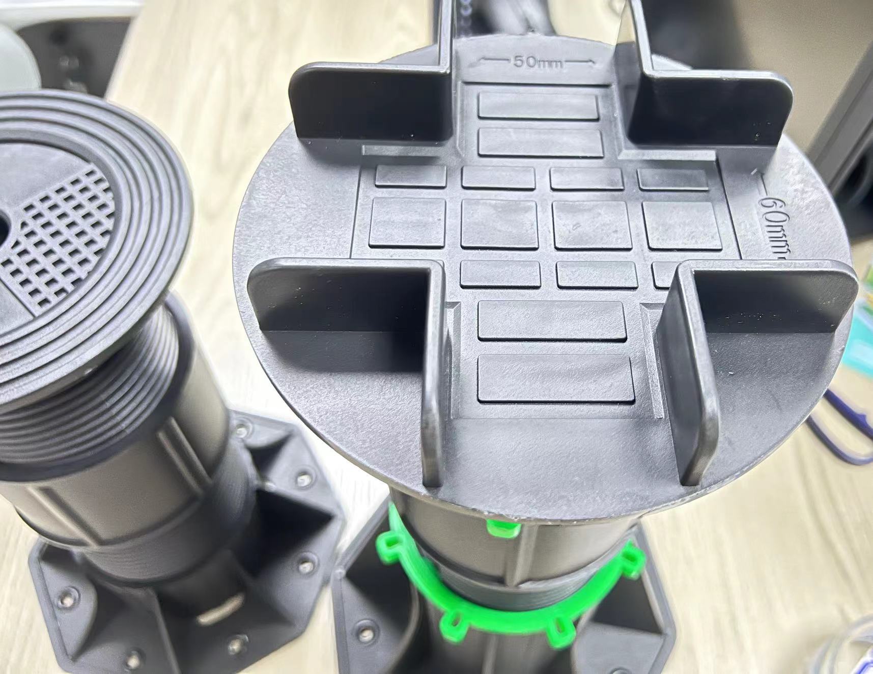 調節可能な台座