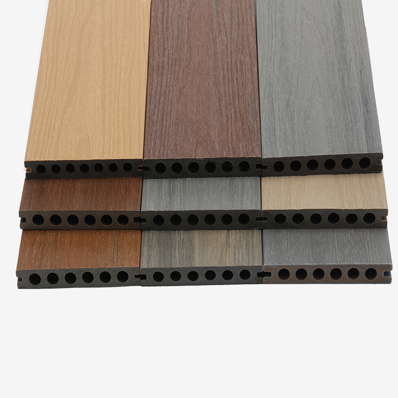 濡れたときに複合デッキは滑りやすいですか？