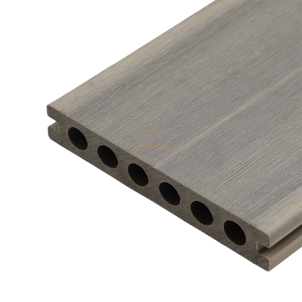 環境に優しい中空WPCデッキ